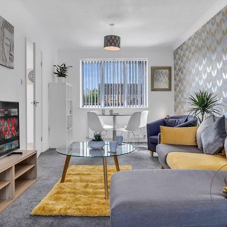Stylish 3Br Home - Beautiful Garden - Parking West Bromwich Exteriör bild