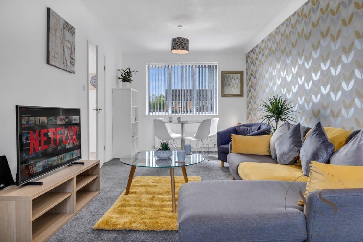 Stylish 3Br Home - Beautiful Garden - Parking West Bromwich Exteriör bild