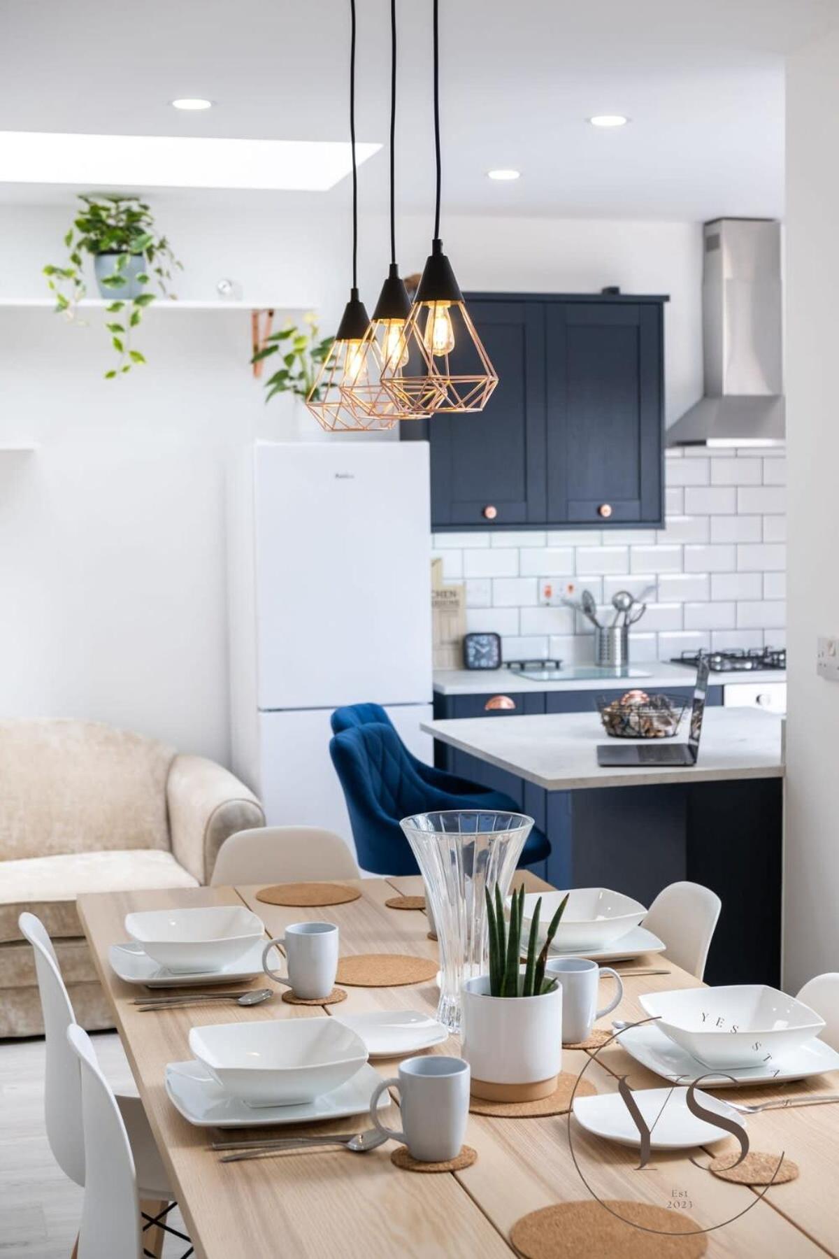 Stylish 3Br Home - Beautiful Garden - Parking West Bromwich Exteriör bild